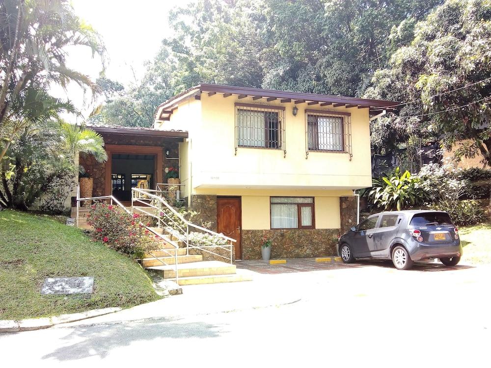 Hotel Poblado Campestre Medellin Exterior photo